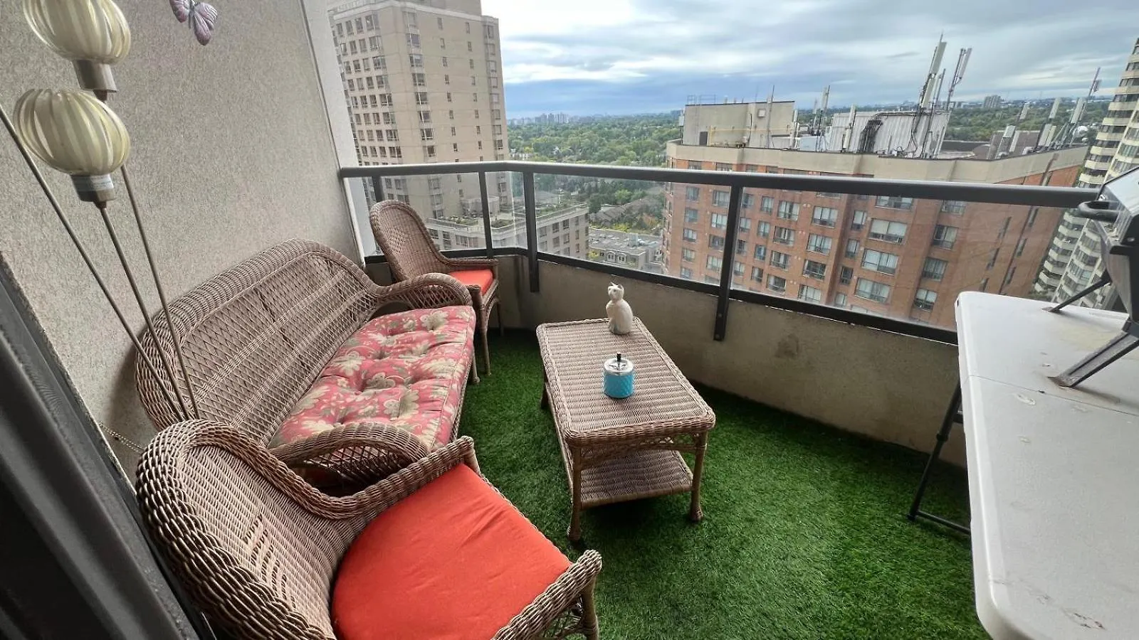 Home Stay - Room With Yonge Street View And 3 Star Hotel Amenities Toronto 0*,  Canada
