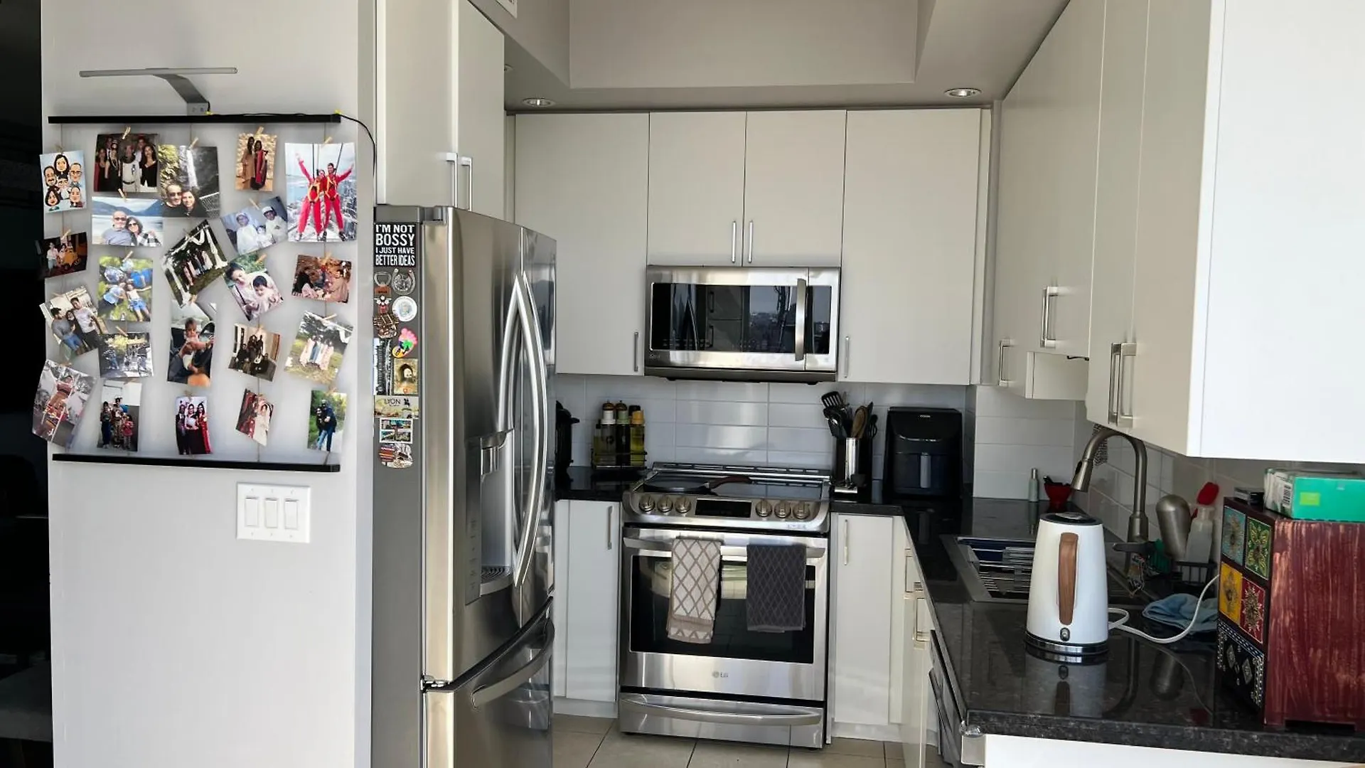 Home Stay - Room With Yonge Street View And 3 Star Hotel Amenities Toronto