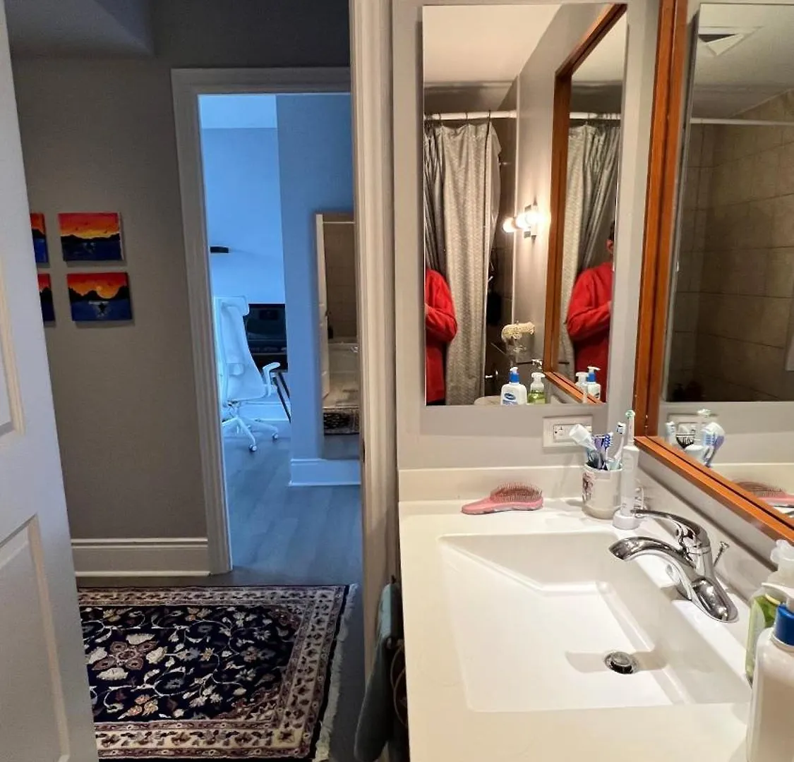 Home Stay - Room With Yonge Street View And 3 Star Hotel Amenities Toronto