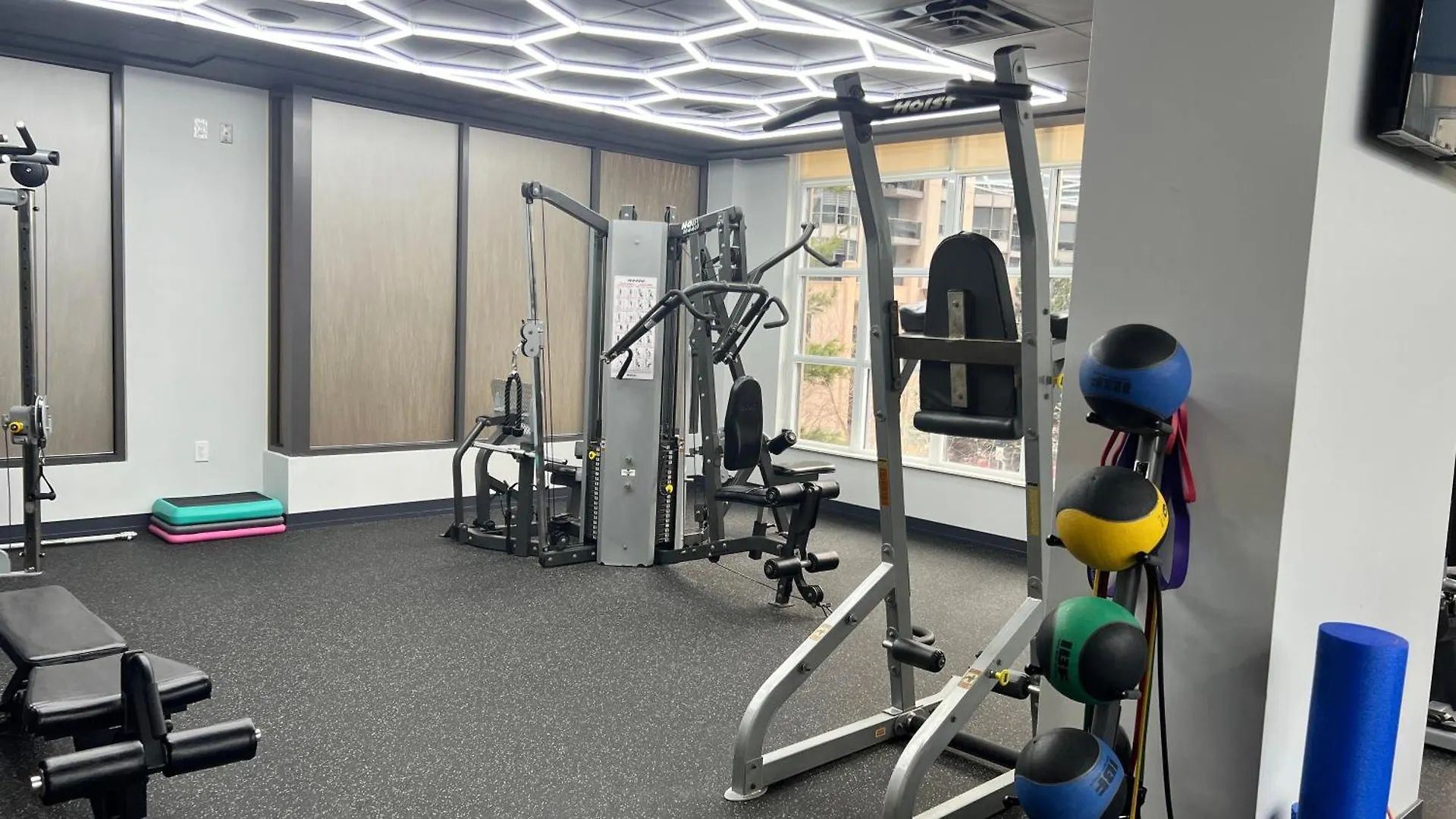 Home Stay - Room With Yonge Street View And 3 Star Hotel Amenities Toronto Homestay