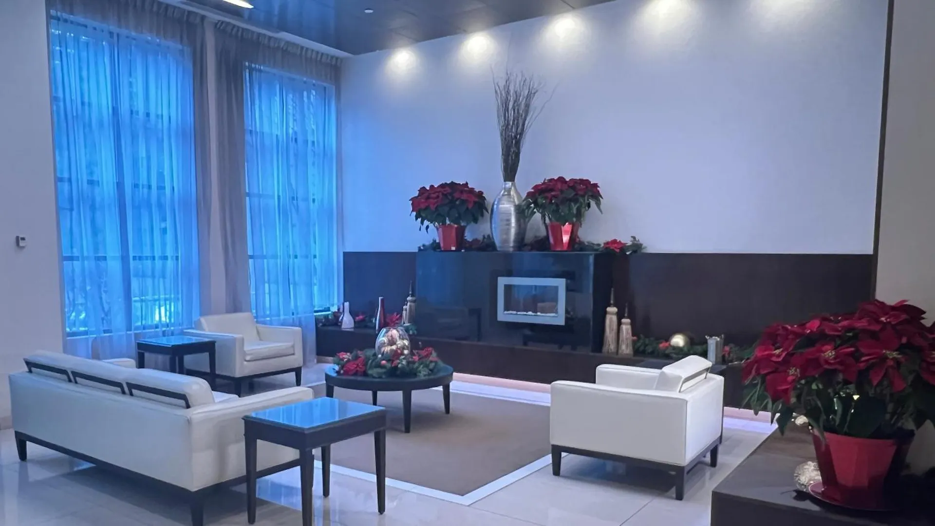 Homestay Home Stay - Room With Yonge Street View And 3 Star Hotel Amenities Toronto