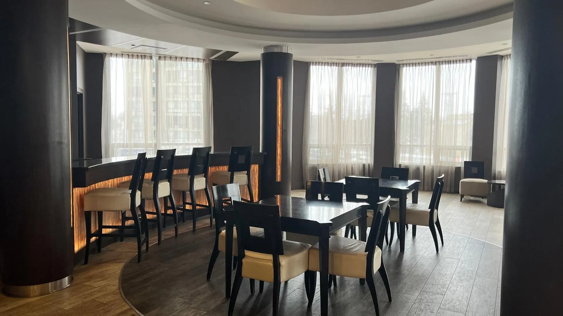 Home Stay - Room With Yonge Street View And 3 Star Hotel Amenities Toronto Canada