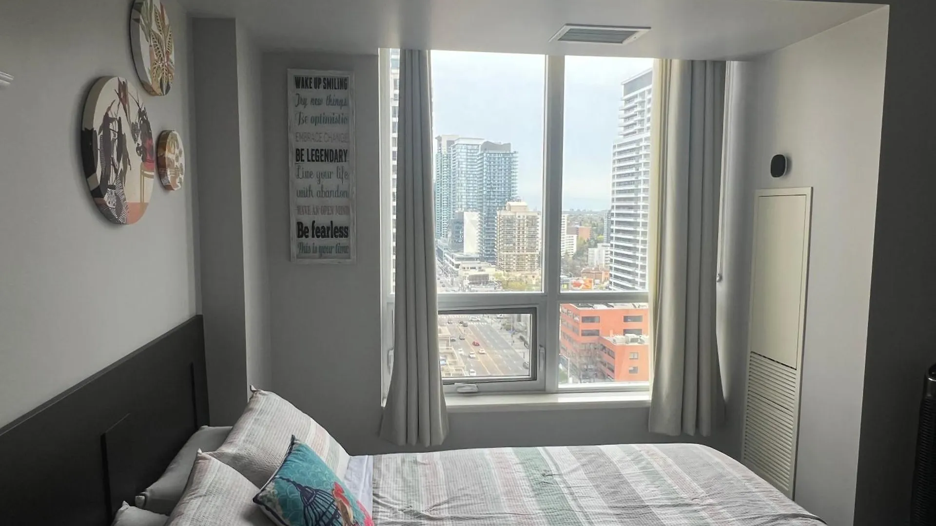 Home Stay - Room With Yonge Street View And 3 Star Hotel Amenities Toronto 0*,  Canada